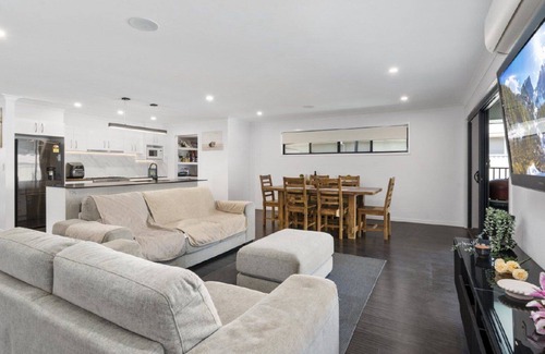 Banksia Beach House | Hole In One - Tranquil Retreat