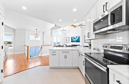 Holgate House | Holgate LBI Direct Bayfront 3 Bedroom Townhome with Pool