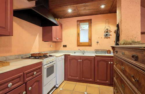 Sant Joan de Les Abadesses House | Holiday Home 'El Xalet, El Reixac Casa Rural' with Mountain View, Shared Pool & Wi-Fi