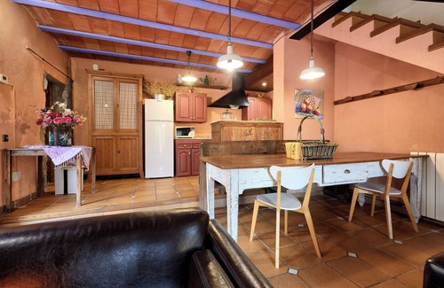 Sant Joan de Les Abadesses House | Holiday Home 'El Xalet, El Reixac Casa Rural' with Mountain View, Shared Pool & Wi-Fi