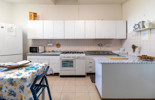 Portopalo di Capo Passero House | Holiday Home 'Loft Le Palme' with Private Terrace, Wi-Fi and Air Conditioning