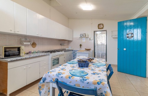 Portopalo di Capo Passero House | Holiday Home 'Loft Le Palme' with Private Terrace, Wi-Fi and Air Conditioning