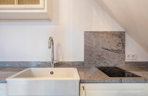 Oberrotweil Apartment | Holiday Apartment 'Lavender' with Shared Garden, Balcony and Wi-Fi