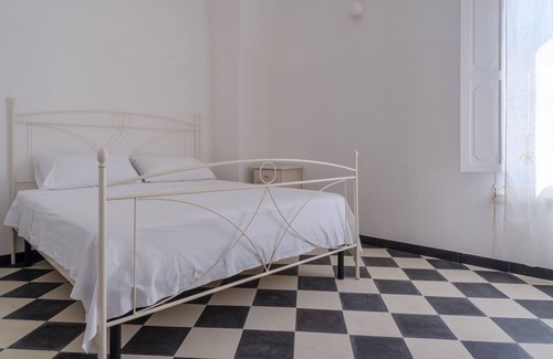 Centro Storico Apartment | Holiday Apartment Marina 2 with Open Terrace, Balcony & Wi-Fi