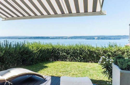 Unteruhldingen Apartment | Holiday Apartment 'Krautter' with Lake View, Private Terrace and Shared Garden