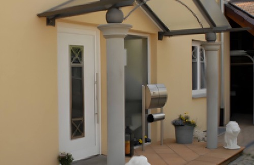 Unteruhldingen Apartment | Holiday Apartment 'Jacqueline' with Private Terrace, Shared Garden and Wi-Fi