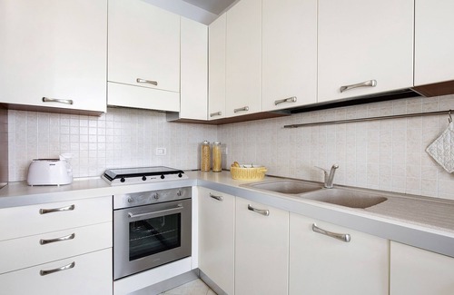 Desenzano del Garda Apartment | Holiday Apartment 'Katy Lake Menta' with Lake View, Pool & Wi-Fi