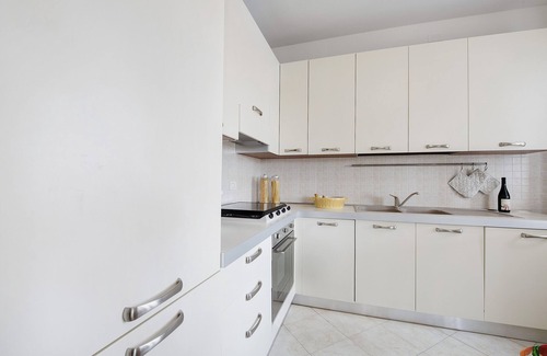 Desenzano del Garda Apartment | Holiday Apartment 'Katy Lake Menta' with Lake View, Pool & Wi-Fi