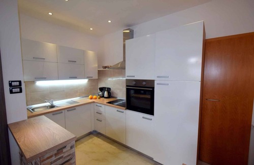 Milcetici Apartment | Holiday apartment with outdoor swimming pool