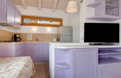 Magugnago Apartment | Holiday Apartment "Casa-Lago Suite" with Lake View, Shared Pool & Wi-Fi