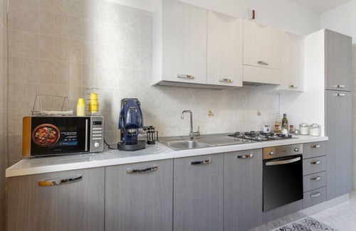 Contessa Entellina Apartment | Holiday Apartment "Contessa Vacanze Byron" with Mountain View, 2 Balconies & Wi-Fi