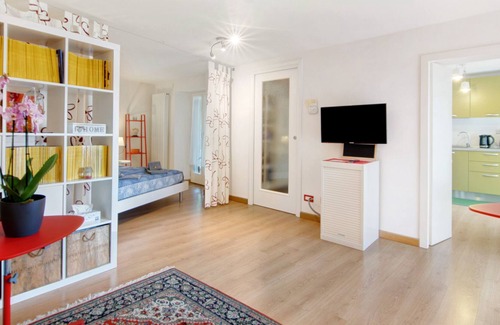Naggio Apartment | Holiday Apartment "The Court" with Mountain View, Shared Terrace & Wi-Fi