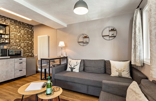 Ortsmitte Apartment | Holiday Apartments Löwenstein FeWo 2 with Shared Garden and Wi-Fi