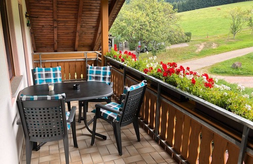 Winden im Elztal Apartment | Holiday Apartment 'Morgenröte' with Mountain View, Shared Garden and Wi-Fi