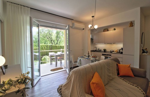 Bardolino Apartment | Holiday apartment with private beach,lake view, elegant, new on the lakefront