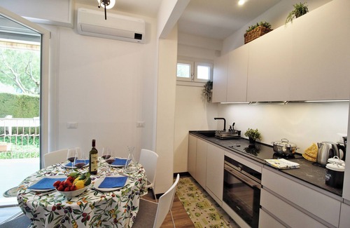 Bardolino Apartment | Holiday apartment with private beach,lake view, elegant, new on the lakefront