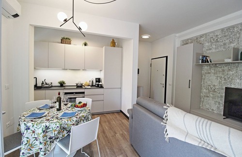 Bardolino Apartment | Holiday apartment with private beach,lake view, elegant, new on the lakefront