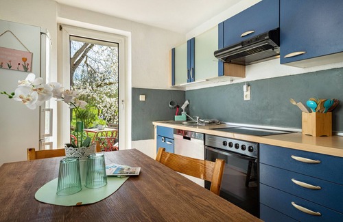 Waggershausen Apartment | Holiday Apartment 'Ferien Am Lipbachpark' with Private Terrace and Wi-Fi
