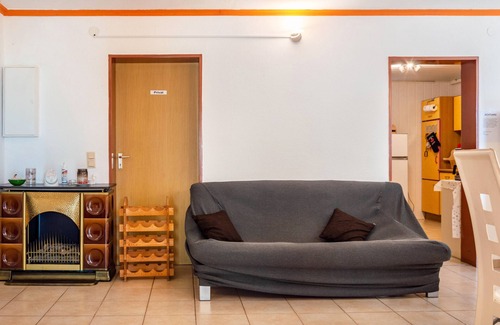 Schillingsfuerst Apartment | Holiday Apartment 'Brenda' with Private Terrace, Private Garden and Wi-Fi