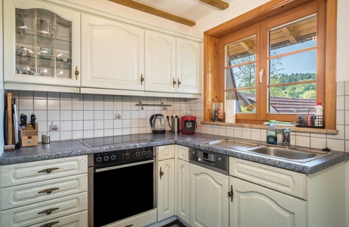 Goppertsweiler Apartment | Holiday Apartment "Pias Nature Retreat iii" with Balcony, Shared Garden & Wi-Fi