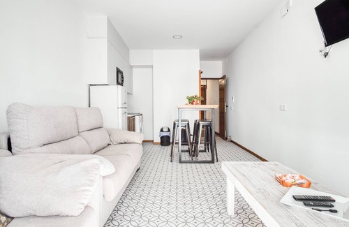 Old Town Apartment | Holiday Apartment "El Desembarco" with Sea View, Balcony & Wi-Fi