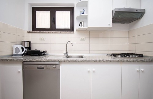 Pjescana Uvala Apartment | Holiday apartment only 50m from the beach, village Pješčana uvala