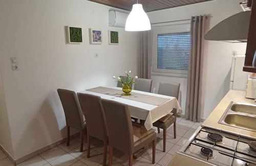 Balatonszarszo Apartment | Holiday apartment with air conditioning, terrace and garden with garden furniture