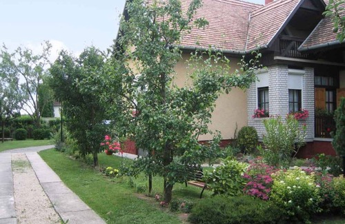 Balatonszabadi Apartment | Holiday apartment with garden and quiet location