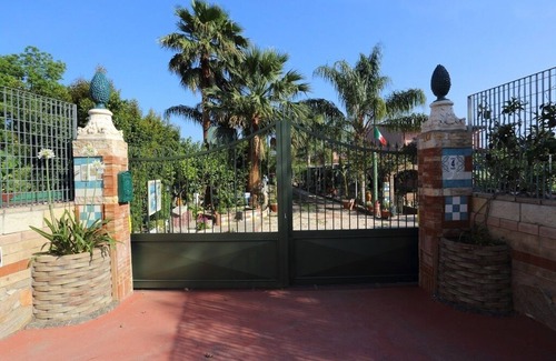 Giardini Naxos Apartment | Holiday Apartment with garden view on Etna