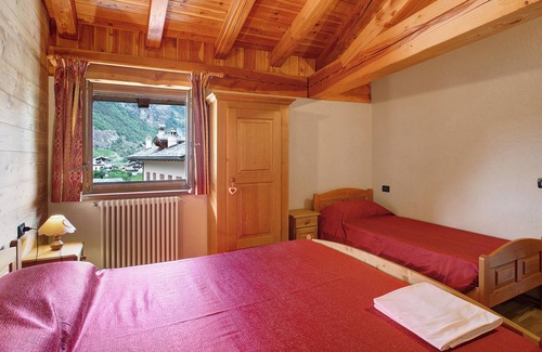 Arvier Apartment | Holiday Apartment "Maison Godioz - 6" with Mountain View & Wi-Fi