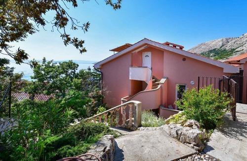 Stara Baska Apartment | Holiday apartment 100 m from the Adriatic Sea