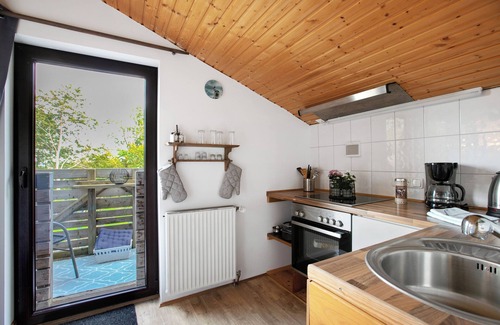 Norddeich Apartment | Holiday Apartment '1-Room Ferienwohnung Koje 1' with Shared Garden and Wi-Fi