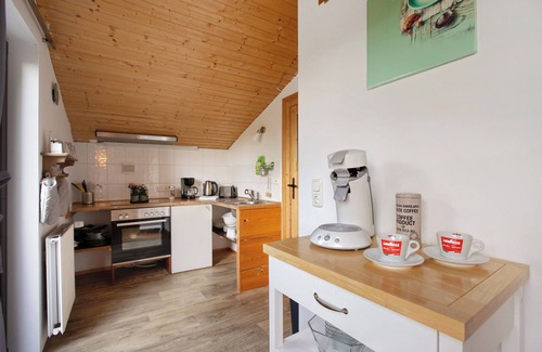 Norddeich Apartment | Holiday Apartment '1-Room Ferienwohnung Koje 1' with Shared Garden and Wi-Fi
