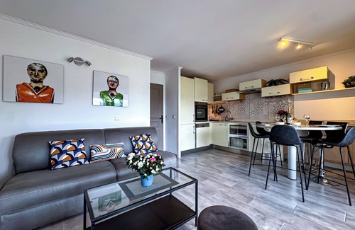 Les Restanques Apartment | Holiday Apartment 2 swimming pools 1 of which is heated. wifi. Air conditioning