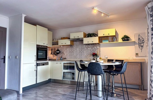 Les Restanques Apartment | Holiday Apartment 2 swimming pools 1 of which is heated. wifi. Air conditioning