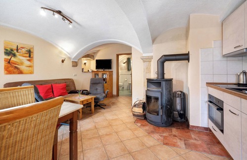 Hohnstein Apartment | Holiday Apartment '2' with Shared Terrace, Shared Garden and Wi-Fi