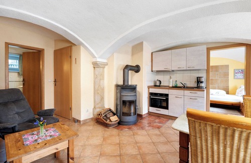Hohnstein Apartment | Holiday Apartment '2' with Shared Terrace, Shared Garden and Wi-Fi