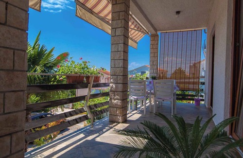Jadranovo Apartment | Holiday apartment 250 m from the beach