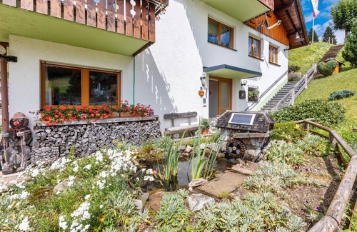 Todtnauberg Apartment | Holiday Apartment '4, 65 sqm' with Mountain View, Shared Terrace and Wi-Fi