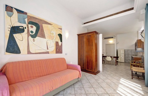 Varigotti Apartment | Holiday Apartment '4 Mehari with Private Garden, A/C & Wi-Fi