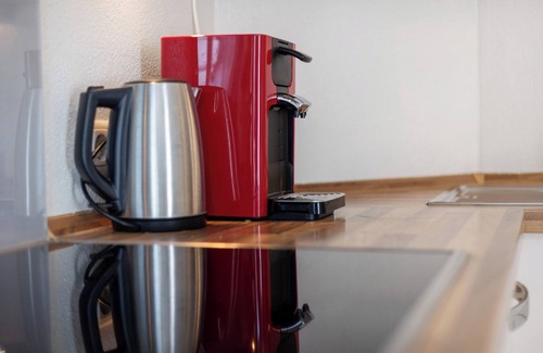 Munchen District Apartment | Holiday Apartment 'Alpencity' with Terrace and Wi-Fi