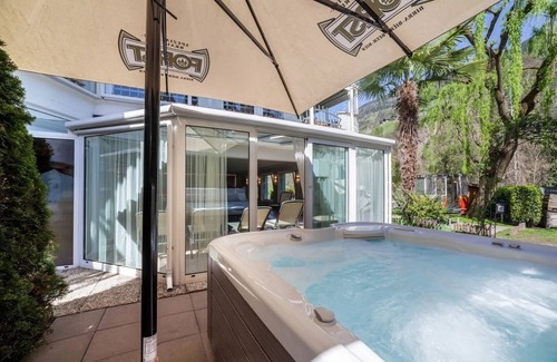 Saltusio Apartment | Holiday Apartment "Alpenhof Lodge Butterblume" with Mountain View, Pool & Wi-Fi