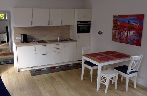 Murg Apartment | Holiday Apartment 'Am Hochrhein' with Private Terrace, Shared Garden and Wi-Fi