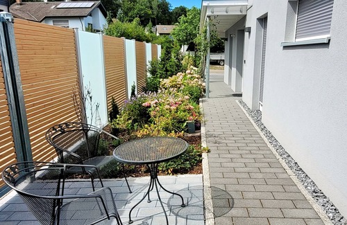 Murg Apartment | Holiday Apartment 'Am Hochrhein' with Private Terrace, Shared Garden and Wi-Fi