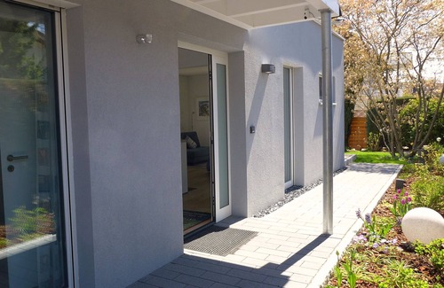 Murg Apartment | Holiday Apartment 'Am Hochrhein' with Private Terrace, Shared Garden and Wi-Fi