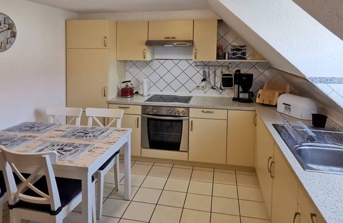 Schlutup Apartment | Holiday Apartment 'Ankerplatz In Lübeck' with Private Terrace and Wi-Fi