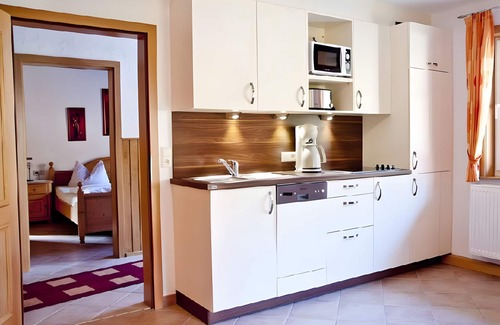 Kirnbach Apartment | Holiday Apartment 'Apfelblüte' with Mountain View, Shared Pool and Wi-Fi