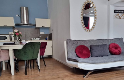 Lichtenberg Apartment | Holiday Apartment "Barrier-Free Studio Berlin" with Wi-Fi