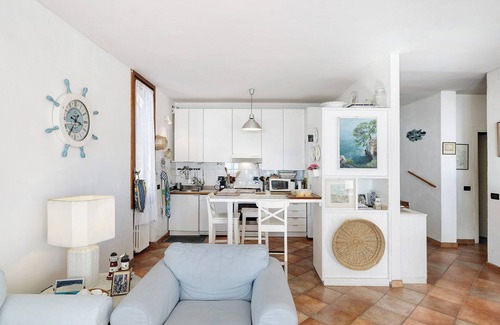 Torre del Mare Apartment | Holiday Apartment "Belvedere Su Bergeggi In Villa" with Sea View, Shared Pool & Private Terrace