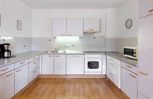 Silandro Apartment | Holiday Apartment 'Bertollhof Apfelerlebnis' with Mountain View, Shared Garden & Wi-Fi